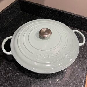 Le Creuset Enameled Cast Iron Signature Chef Dutch Oven - Sea Salt 7.5 qt